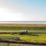 Modern Seaside Retreat - By Traum