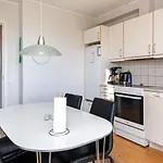 Modern Seaside Retreat - By Traum Emmerlev