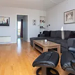 בית נופש Modern Seaside Retreat - By Traum Emmerlev