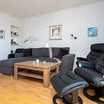 בית נופש Modern Seaside Retreat - By Traum *