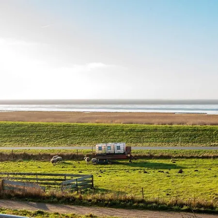 Modern Seaside Retreat - By Traum