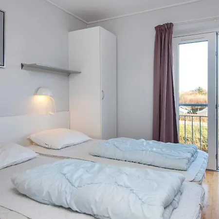 Modern Seaside Retreat - By Traum Emmerlev