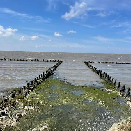 Modern Seaside Retreat - By Traum 펜션 Emmerlev