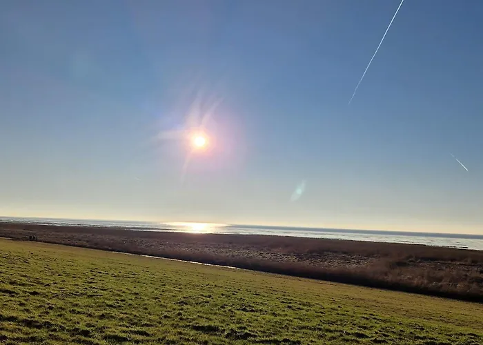 Modern Seaside Retreat - By Traum بيت للعطل *